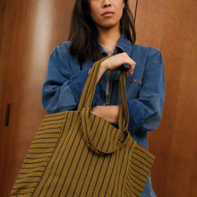 Load image into Gallery viewer, ELISABETH TOTE BAG TENNIS BLACK /  OLIVE

