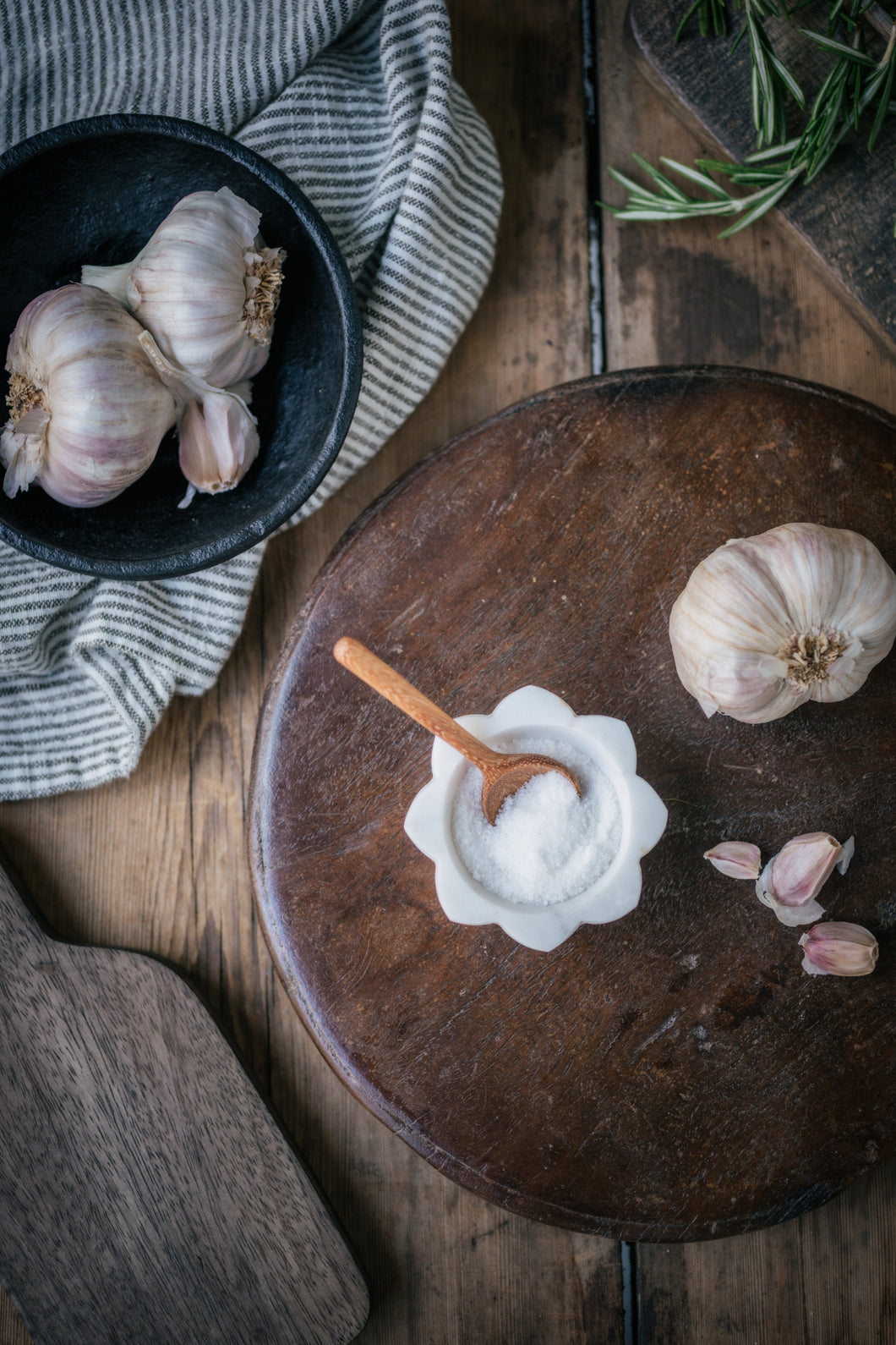 Wood  - Chapati Board Footed - Round