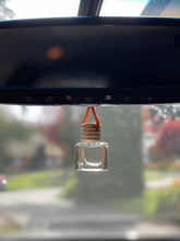 Load image into Gallery viewer, Car Diffuser: Vanilla Tobacco
