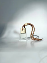 Load image into Gallery viewer, Car Diffuser: Vanilla Tobacco
