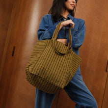Load image into Gallery viewer, ELISABETH TOTE BAG TENNIS BLACK /  OLIVE
