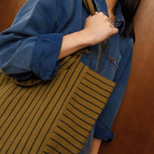 Load image into Gallery viewer, ELISABETH TOTE BAG TENNIS BLACK /  OLIVE
